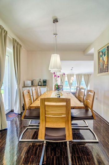 Image No.19-4 Bed Property for sale