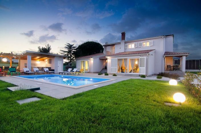 Image No.4-4 Bed Property for sale