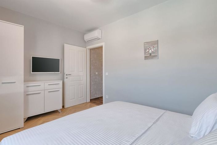 Image No.19-4 Bed Property for sale