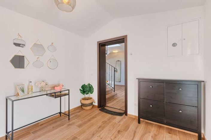 Image No.8-4 Bed Property for sale