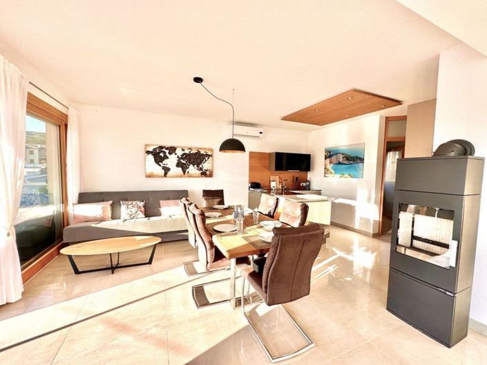 Image No.19-3 Bed Property for sale