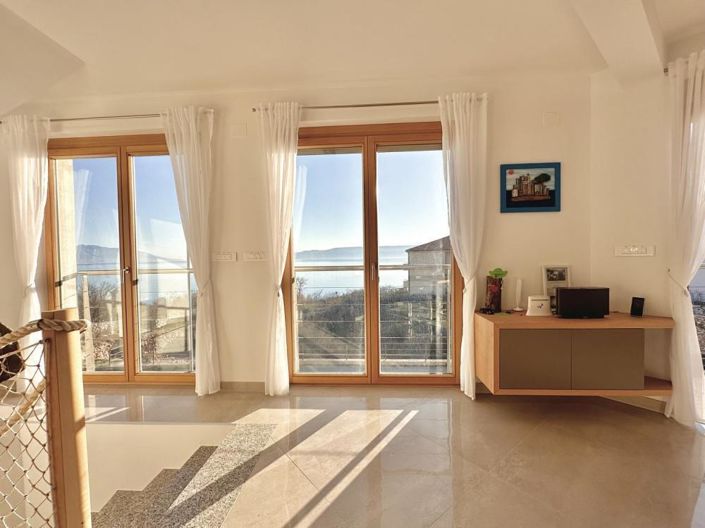 Image No.25-3 Bed Property for sale