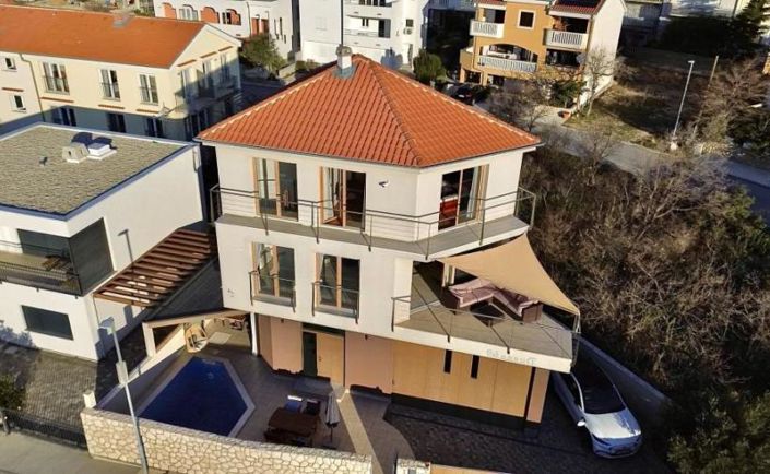 Image No.3-3 Bed Property for sale