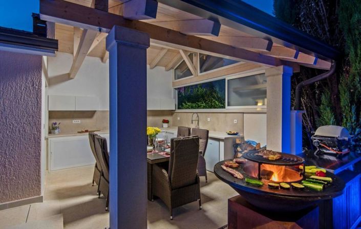 Image No.10-3 Bed Property for sale