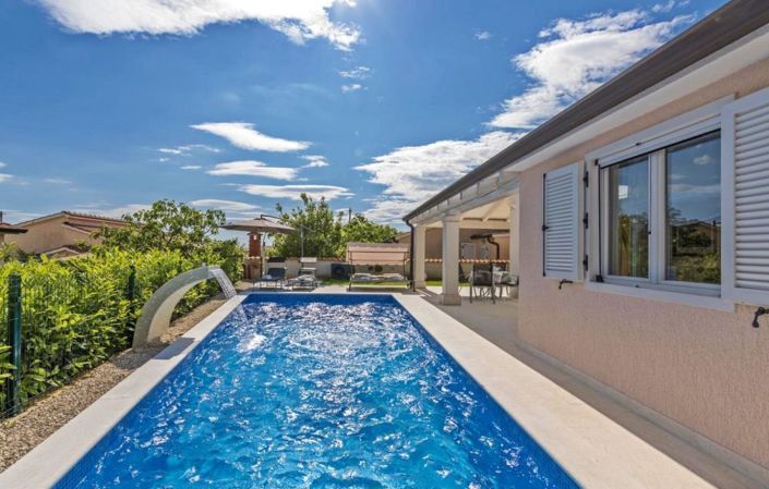 Image No.11-3 Bed Property for sale