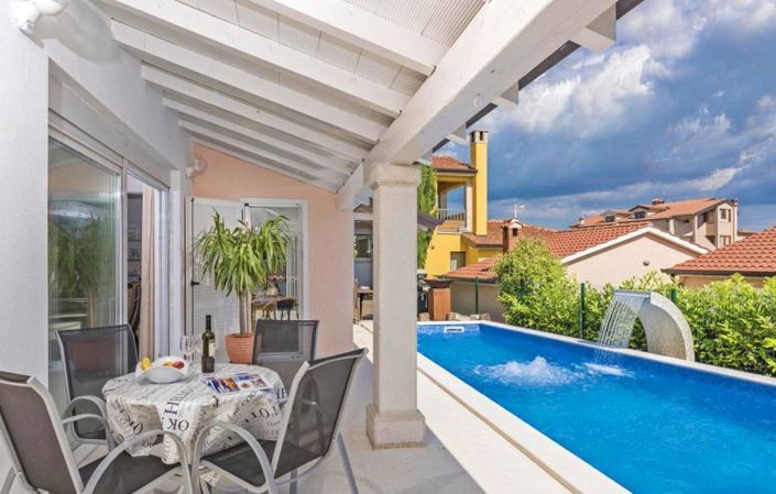 Image No.17-3 Bed Property for sale