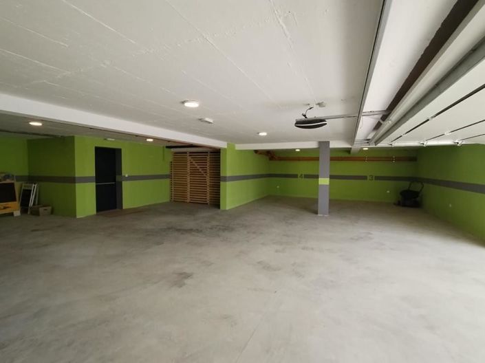 Image No.23-18 Bed Property for sale