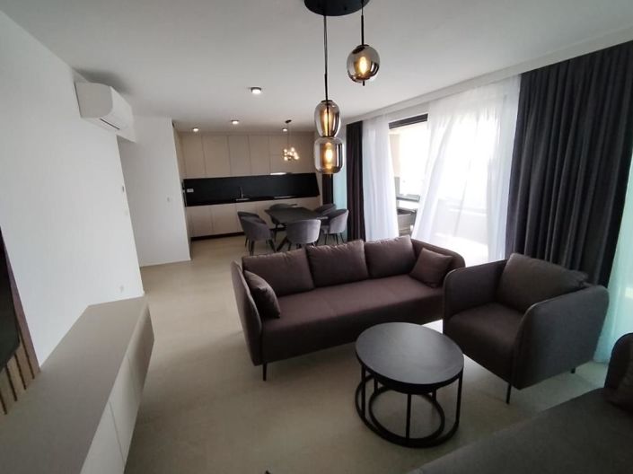 Image No.3-18 Bed Property for sale