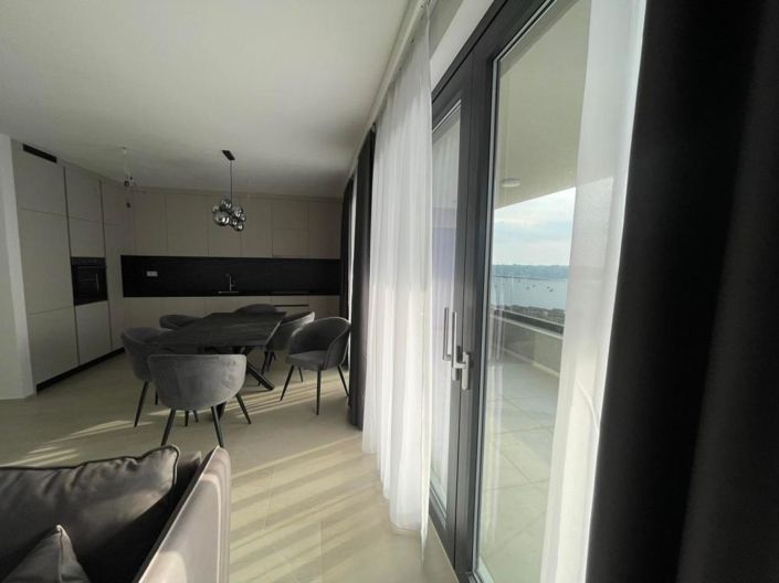 Image No.6-18 Bed Property for sale