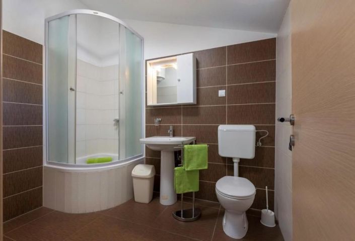 Image No.20-11 Bed Property for sale