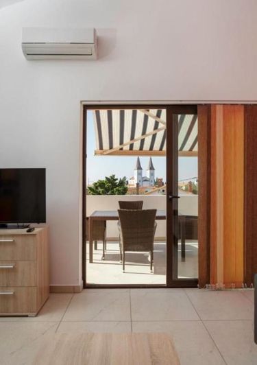 Image No.22-11 Bed Property for sale