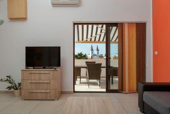 Image No.25-11 Bed Property for sale