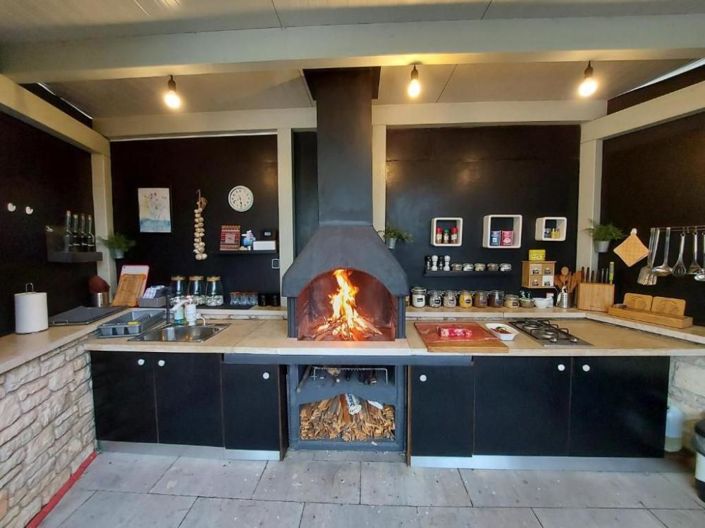 Image No.12-7 Bed Property for sale