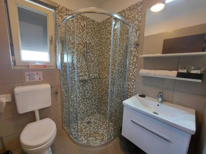 Image No.17-7 Bed Property for sale