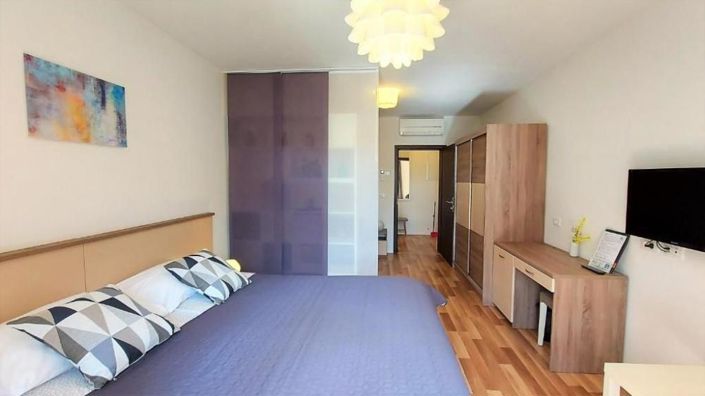 Image No.21-7 Bed Property for sale