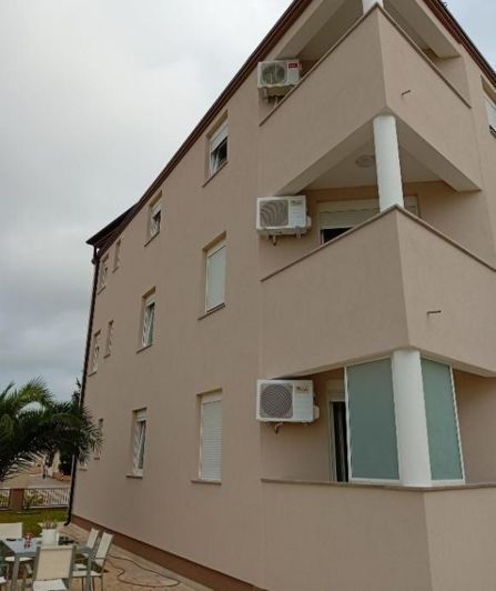 Image No.9-9 Bed Property for sale