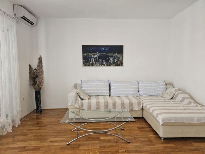 Image No.14-9 Bed Property for sale