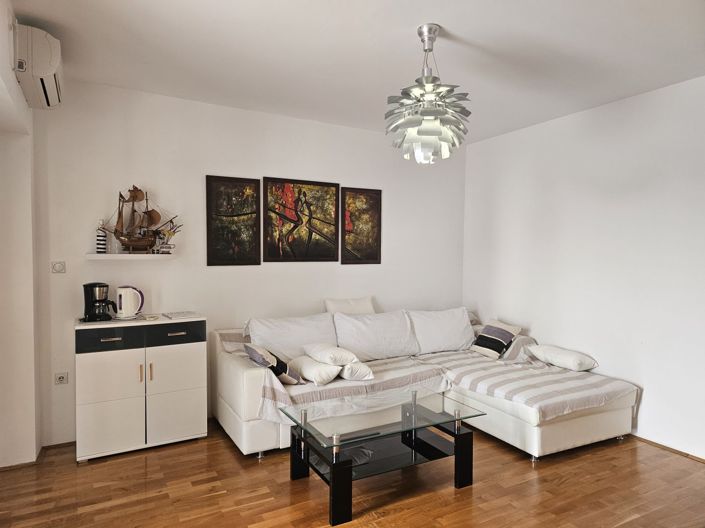 Image No.4-9 Bed Property for sale