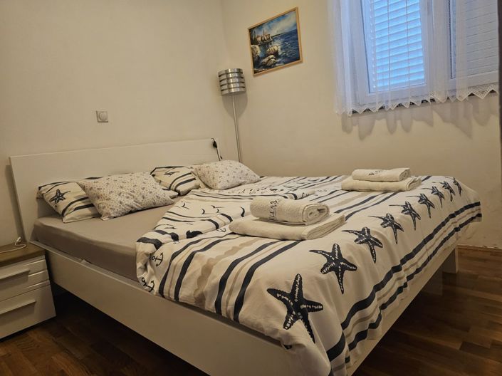 Image No.8-9 Bed Property for sale