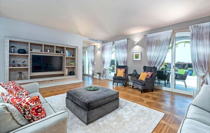 Image No.15-4 Bed Property for sale