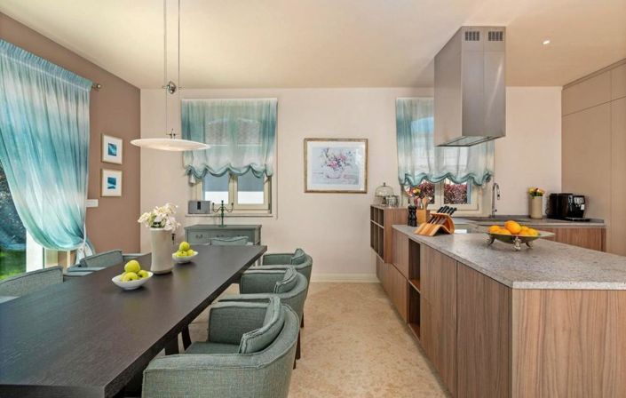 Image No.18-4 Bed Property for sale