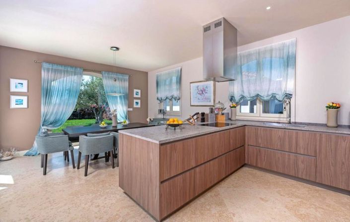 Image No.19-4 Bed Property for sale