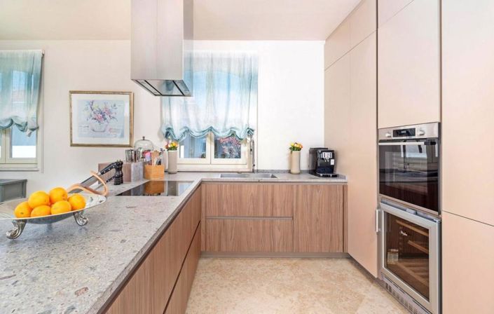 Image No.20-4 Bed Property for sale