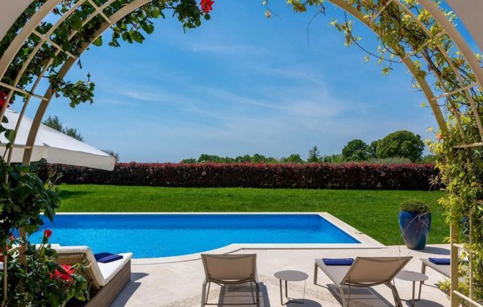 Image No.6-4 Bed Property for sale