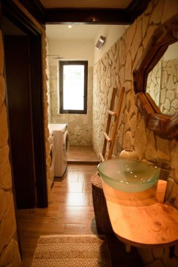 Image No.13-10 Bed Property for sale