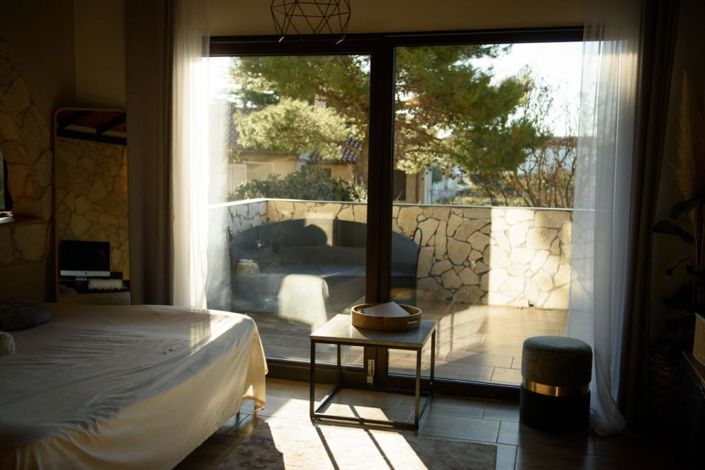 Image No.17-10 Bed Property for sale