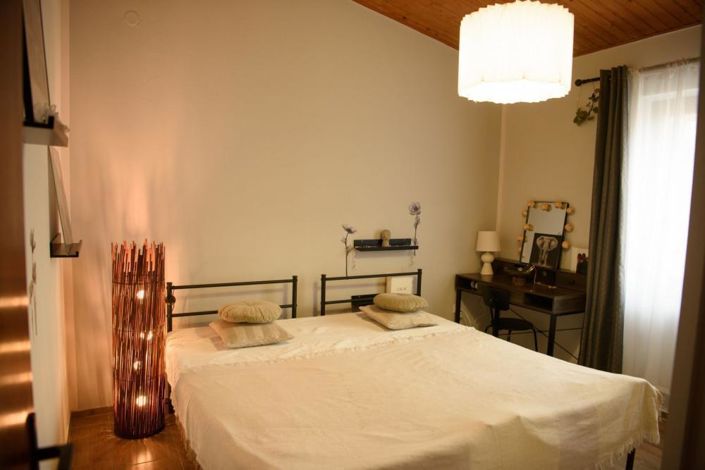 Image No.21-10 Bed Property for sale