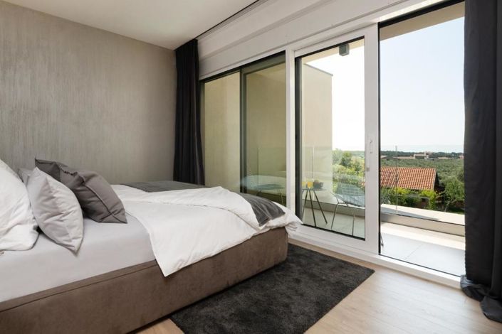 Image No.16-3 Bed Property for sale