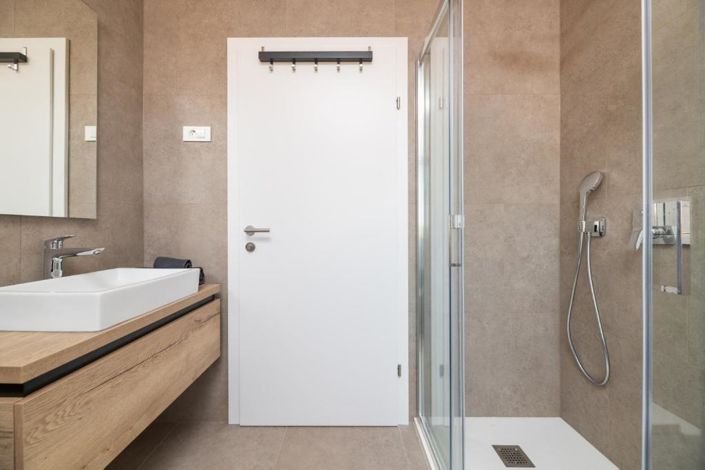 Image No.23-3 Bed Property for sale