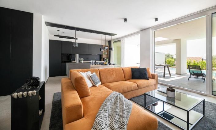 Image No.6-3 Bed Property for sale