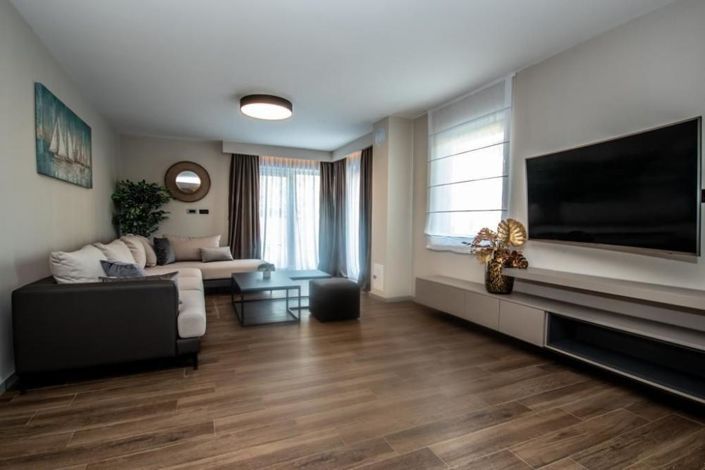 Image No.14-4 Bed Property for sale