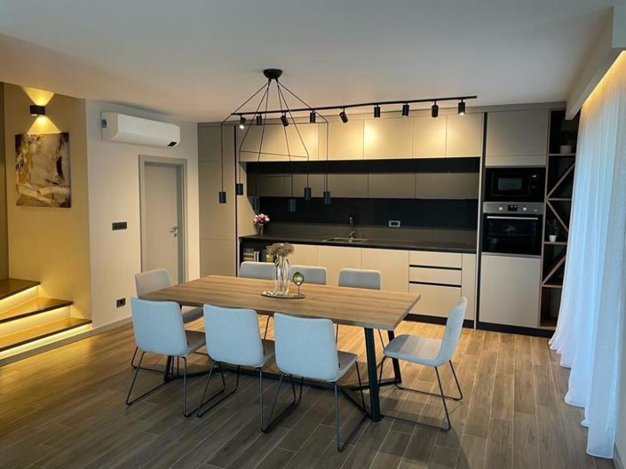 Image No.16-4 Bed Property for sale