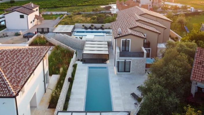 Image No.4-4 Bed Property for sale