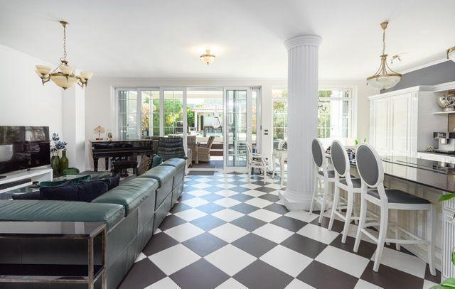 Image No.15-6 Bed Property for sale