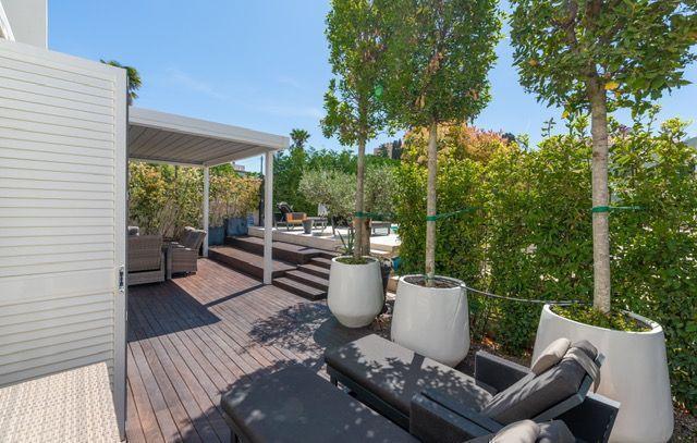 Image No.16-6 Bed Property for sale