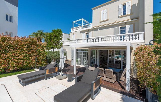 Image No.5-6 Bed Property for sale