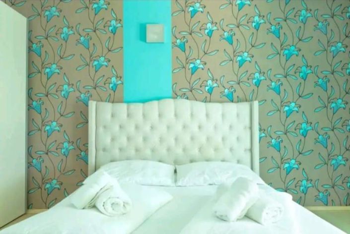 Image No.12-6 Bed Property for sale