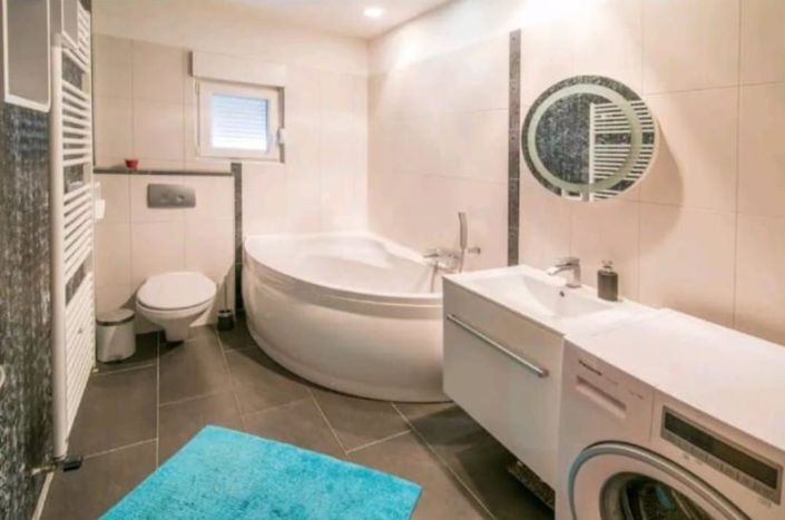 Image No.15-6 Bed Property for sale