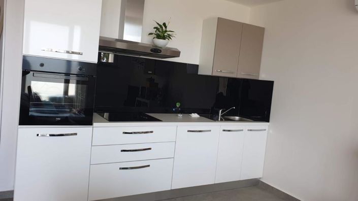 Image No.17-6 Bed Property for sale