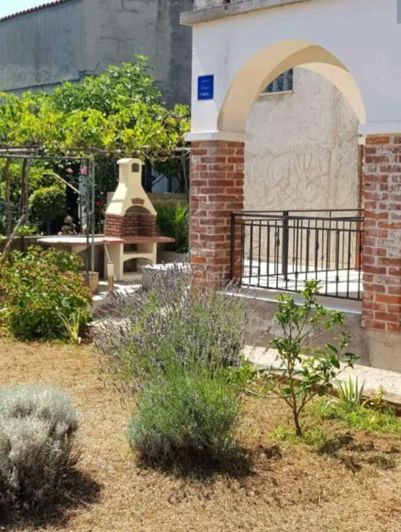 Image No.2-6 Bed Property for sale