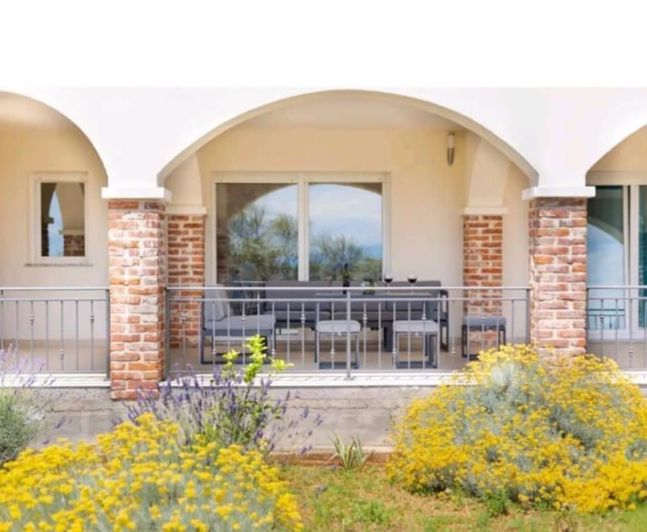 Image No.3-6 Bed Property for sale