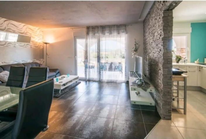 Image No.4-6 Bed Property for sale