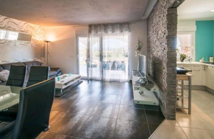 Image No.5-6 Bed Property for sale