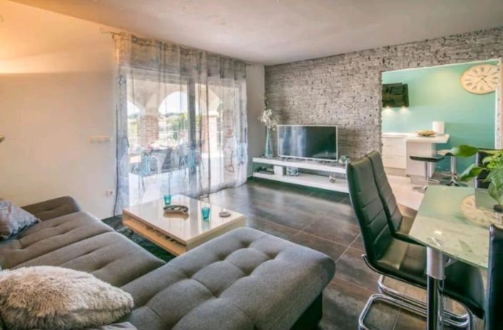 Image No.6-6 Bed Property for sale