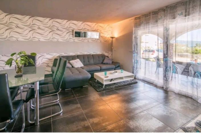 Image No.9-6 Bed Property for sale