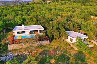 1 - Kostrena, Propriété